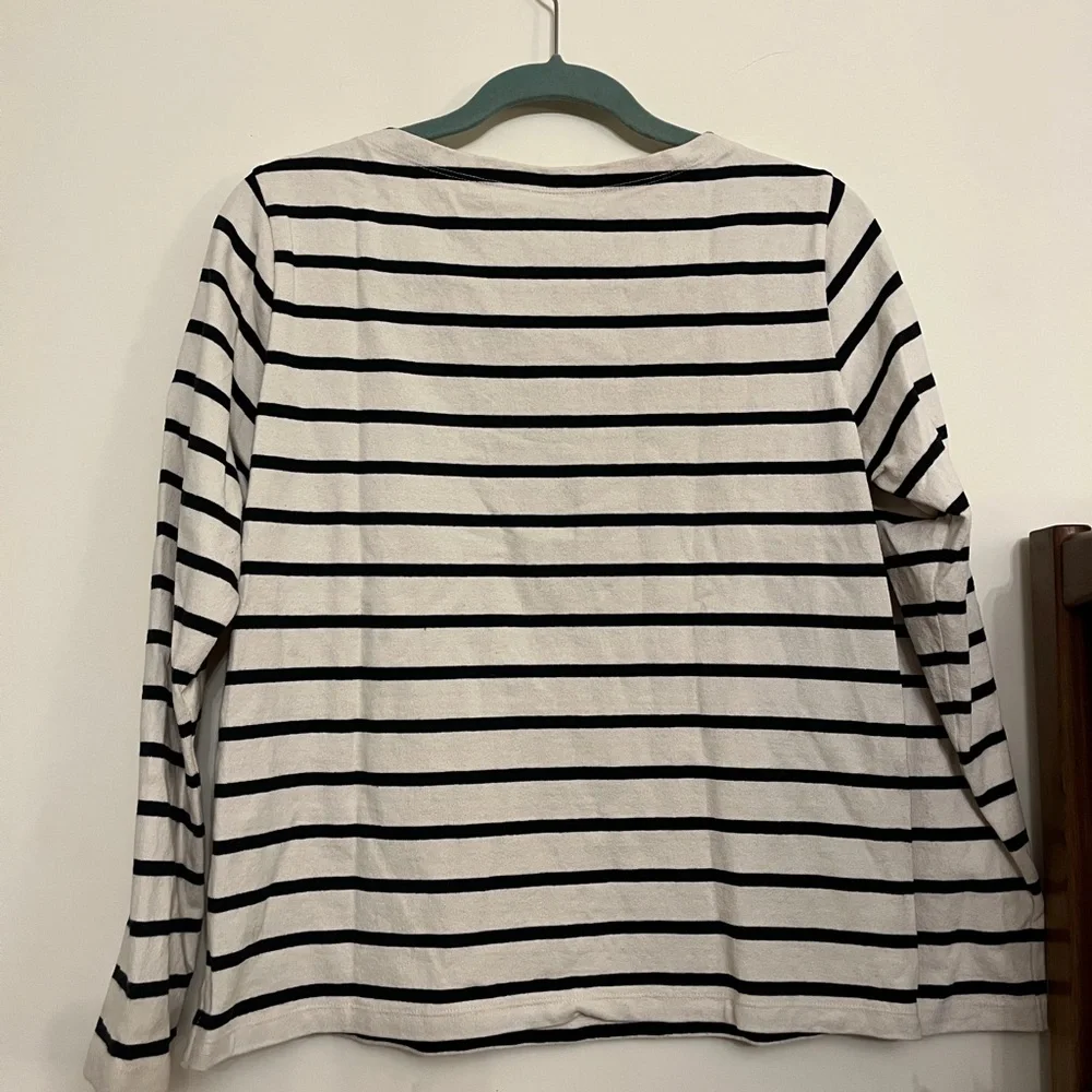 Uniqlo Black and Cream Striped Shirt - Picture 3 of 4